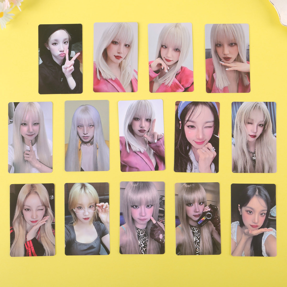 I-DLE女娃薇娟小卡明信片