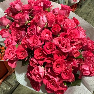 月亮湾多头泡泡小玫瑰云南昆明基地直发同城鲜花花束圣诞节