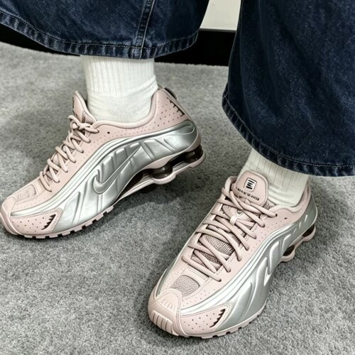 Nike Shox R4 舒适贴合跑步鞋 女款 粉银AR3565-601