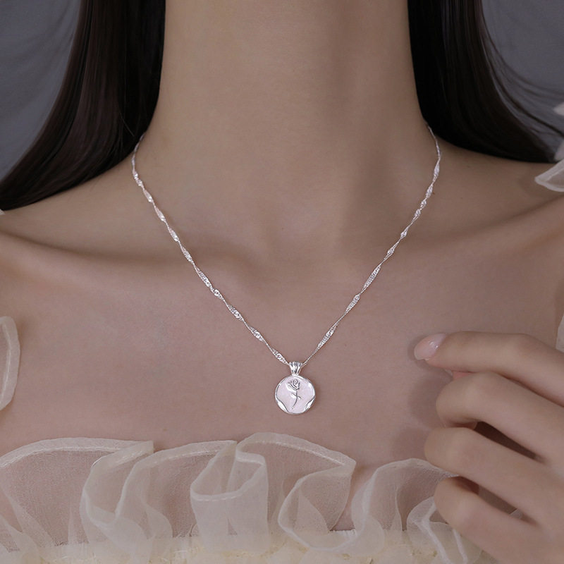 圆牌玫瑰花项链女时尚精致花朵