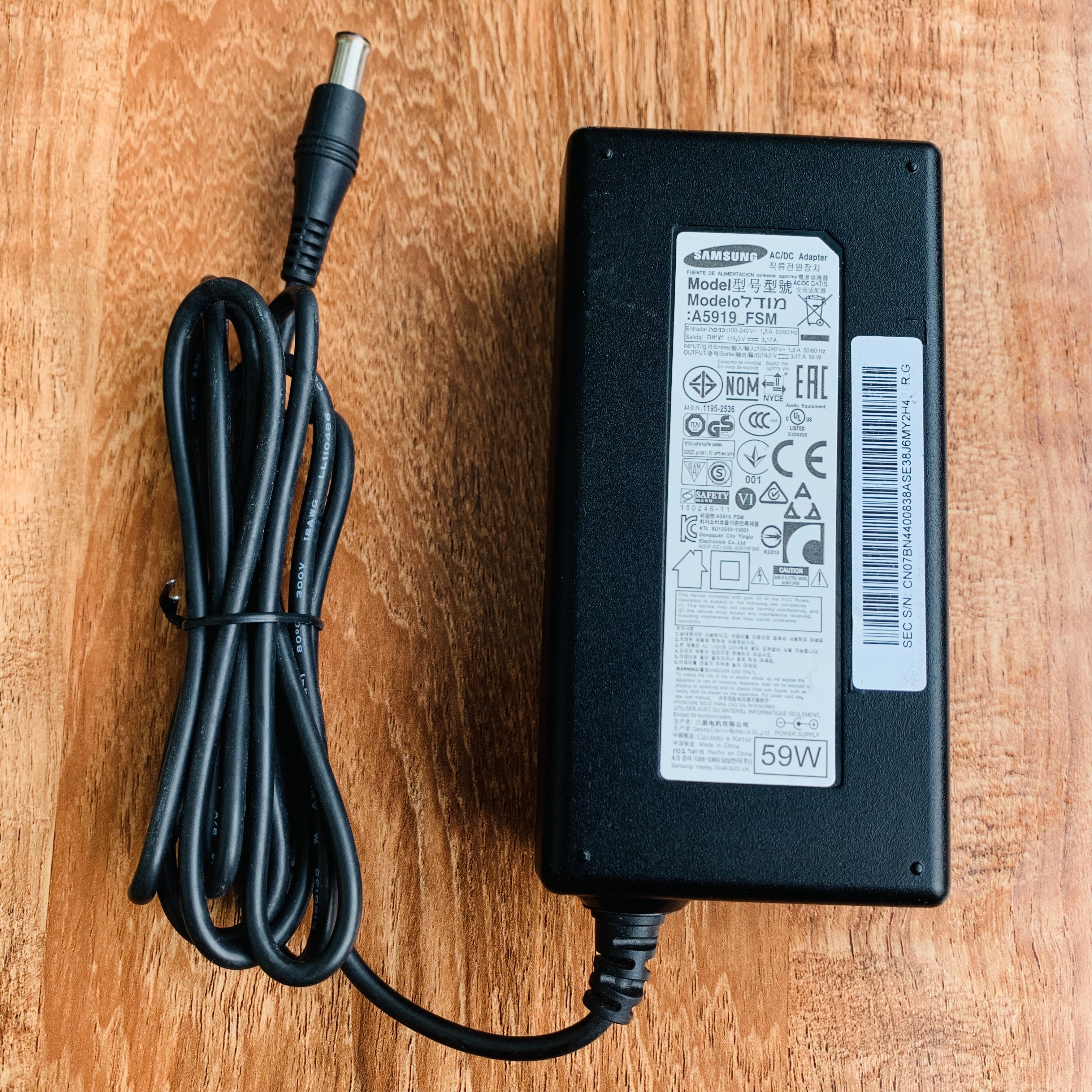 原装三星19V3.17A3 .10A液晶电视显示器充电源适配器电源线A5919