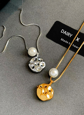 珍珠金属圆片项链女港风法式复古轻奢小众锁骨链百搭秋冬毛衣链