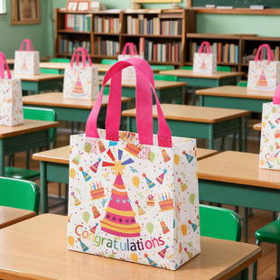 小朋友生日伴手礼无纺布礼品袋子幼儿园儿童卡通可爱礼物袋装 零食