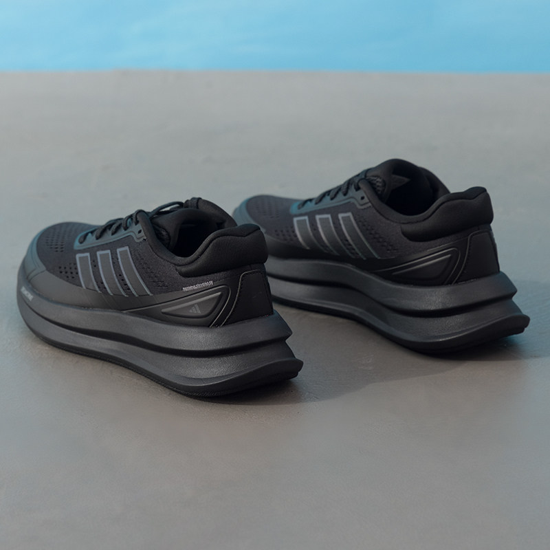 阿迪达斯官方正品跑步鞋男鞋2026冬季款黑色休闲鞋轻便减震运动鞋