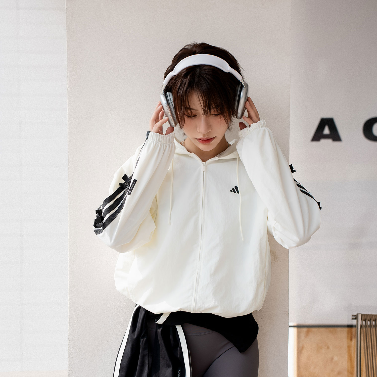 茵特丨阿迪达斯女装连帽外套2026新款秋季休闲夹克官方正品运动服
