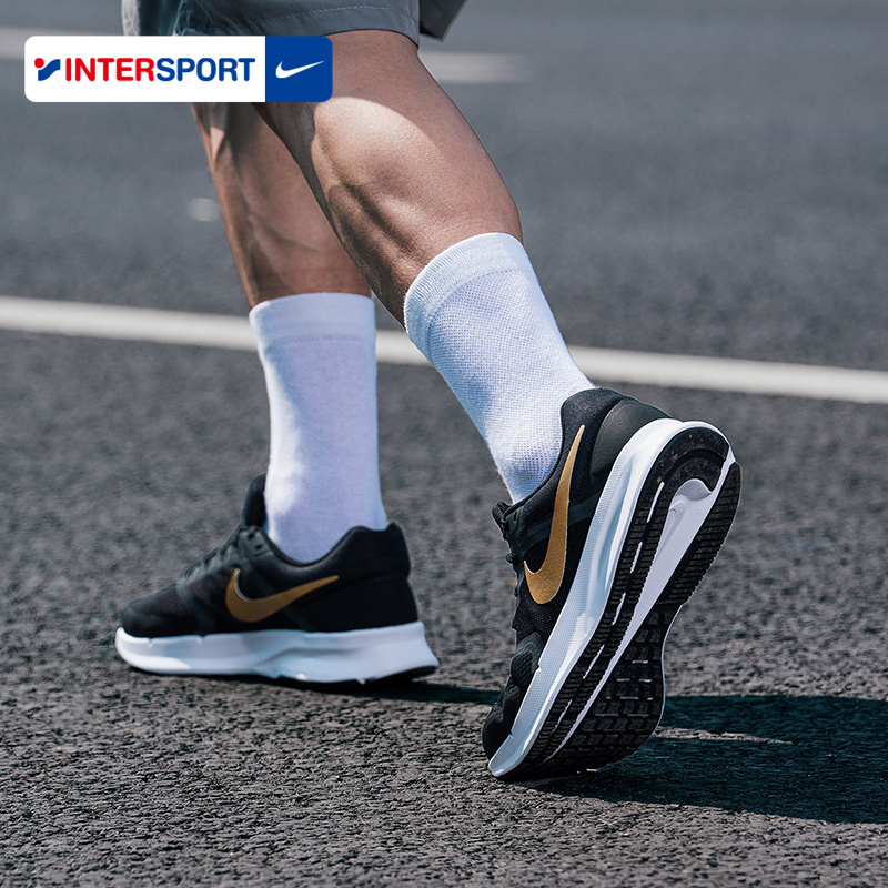 鞋头网眼布，后跟覆面，Flywire飞线