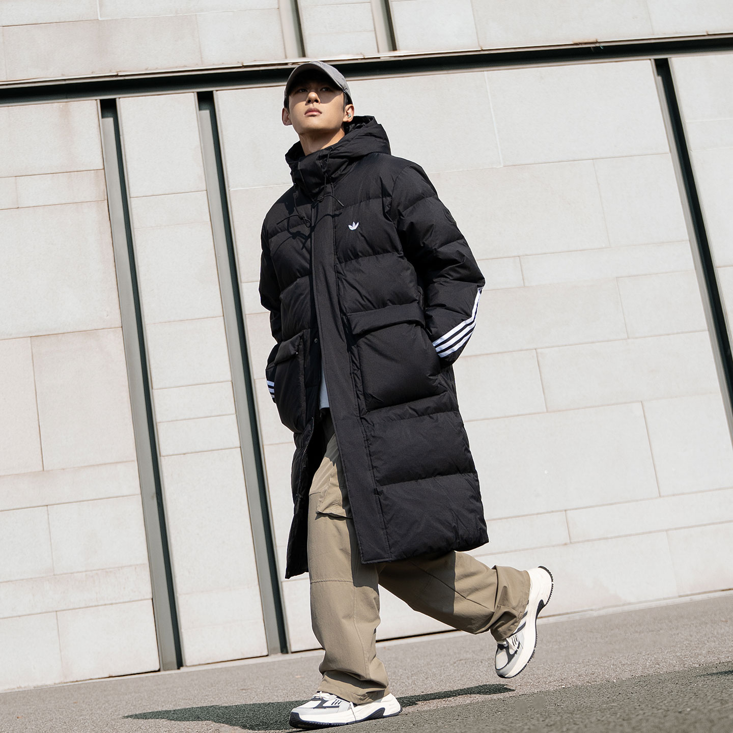 阿迪达斯过膝长款羽绒服男女款25冬季三叶草加厚羽绒外套KC2564