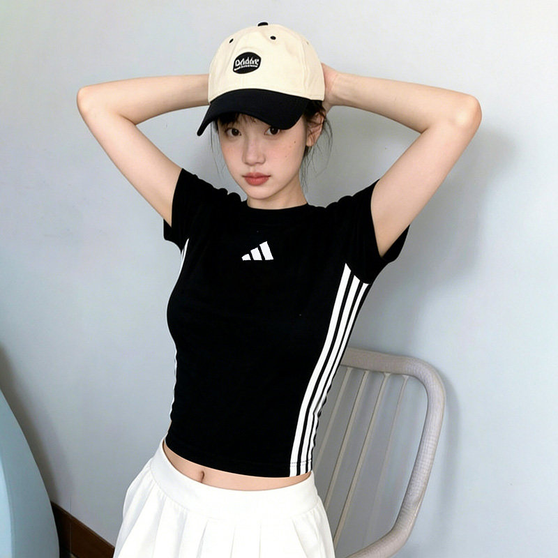 阿迪达斯短款修身T恤女装新款半截袖运动服跑步黑色休闲圆领短袖