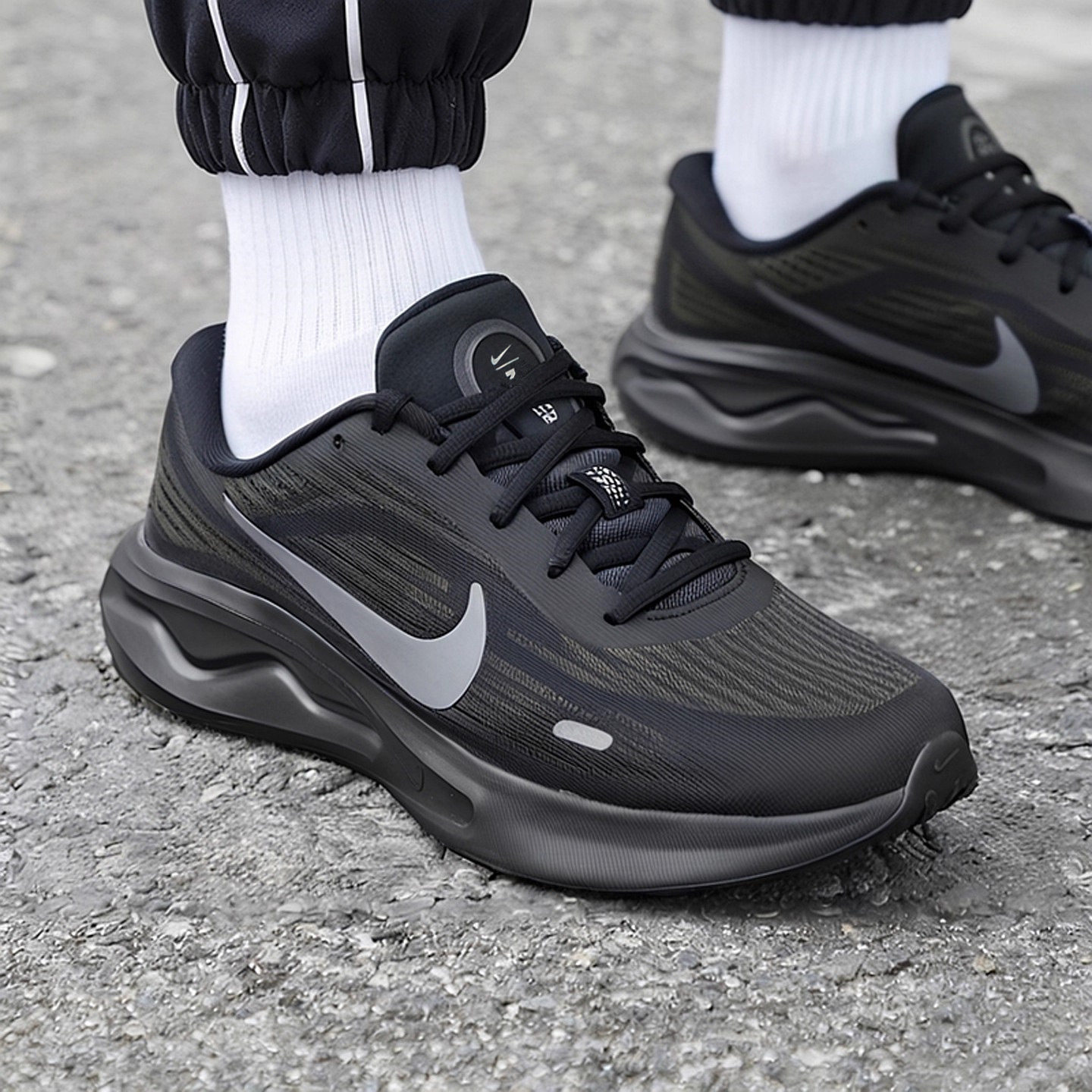 NIKE耐克跑鞋男鞋2025冬季新款黑武士减震休闲运动鞋跑步鞋DM0829