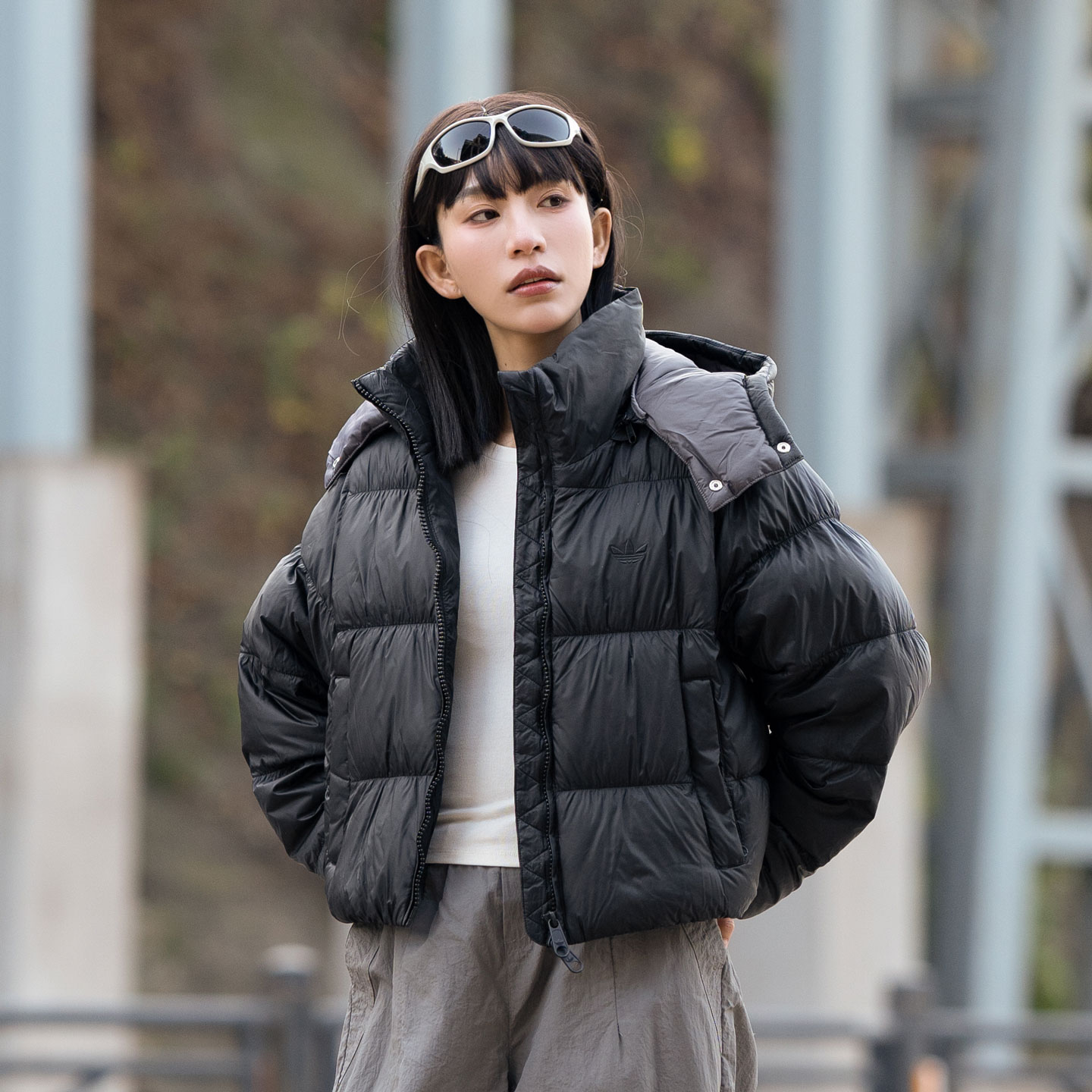 阿迪达斯官网羽绒服女装2025冬季新款运动服防风保暖面包服KG4905