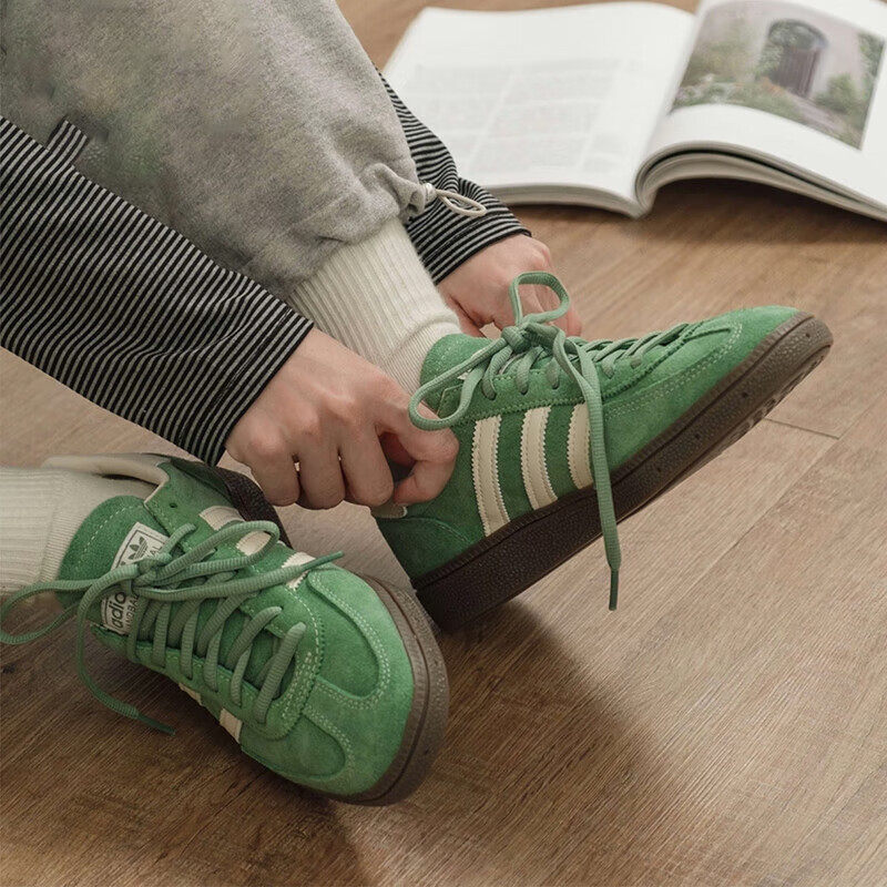 阿迪达斯三叶草圣诞绿德训鞋