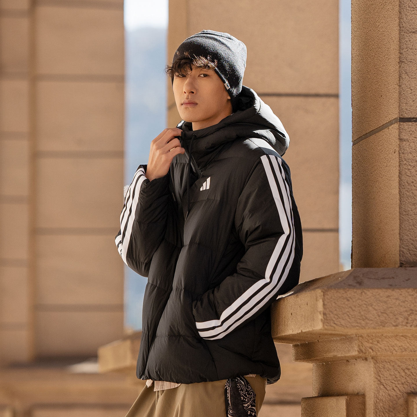 阿迪达斯2025冬新款保暖运动羽绒