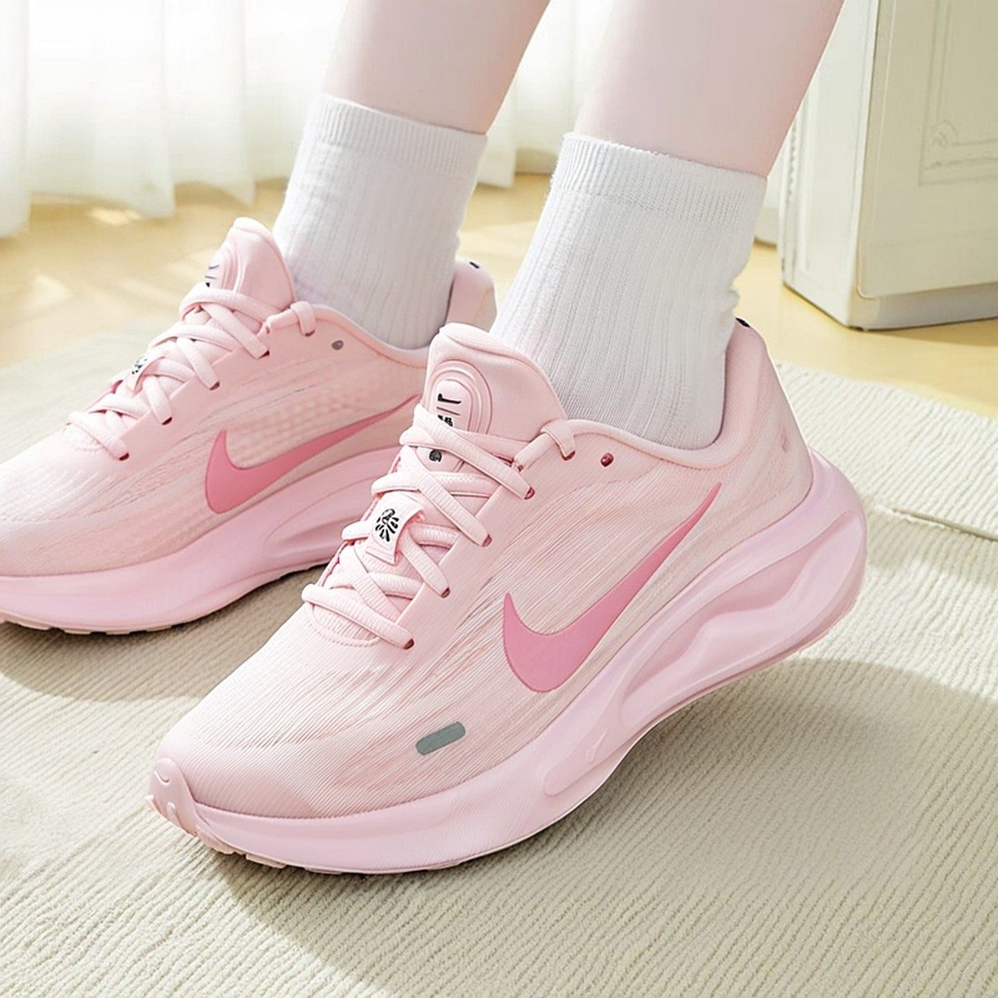 NIKE耐克女鞋JOURNEY RUN新款粉色女跑步鞋透气缓震运动鞋IR0114