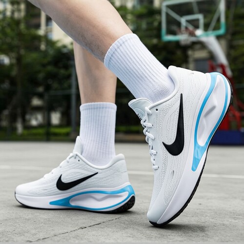 耐克男子跑步鞋JourneyRun运动鞋