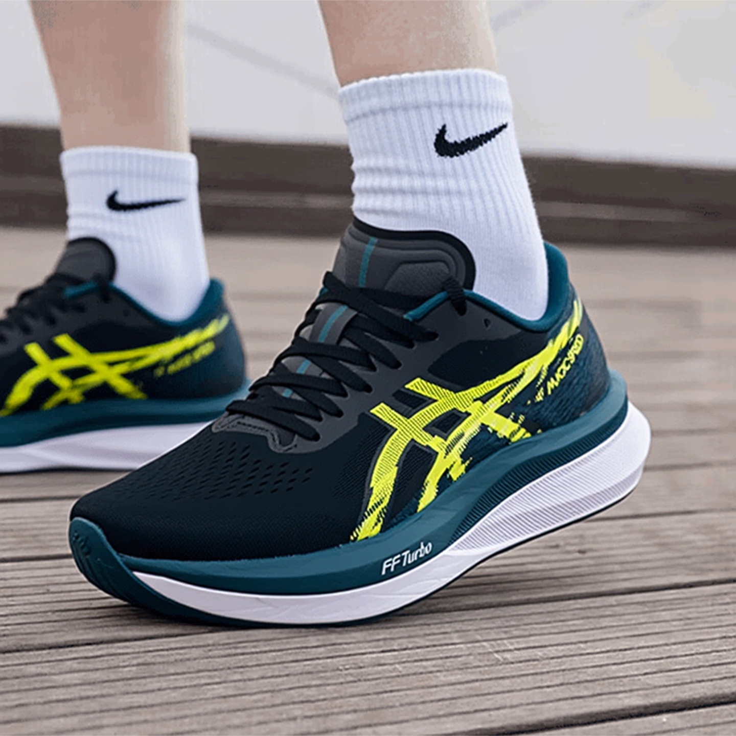 亚瑟士官网跑鞋男鞋2025冬季运动鞋轻质透气缓震跑步鞋1011B875