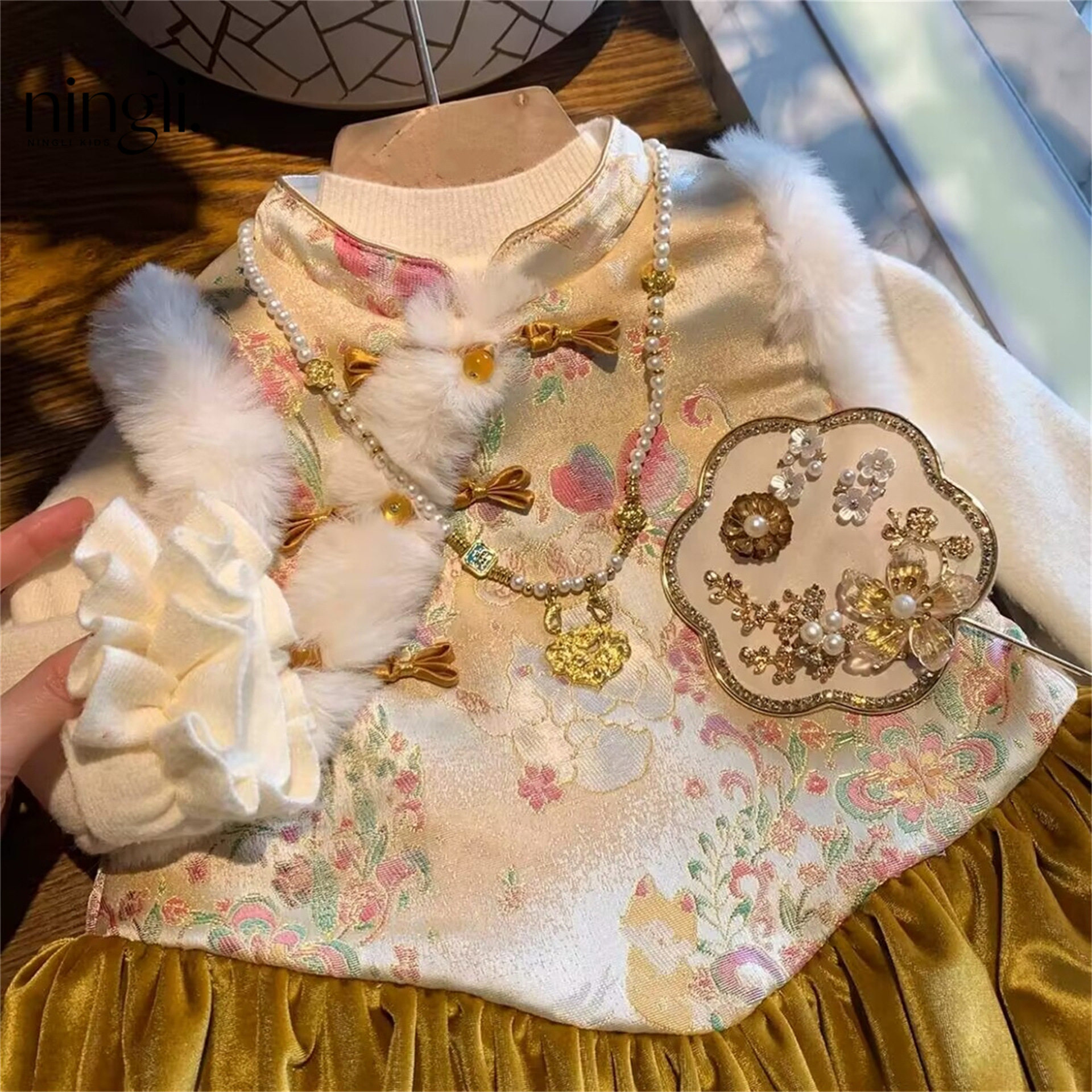 柠里女童背心裙冬2026新款周岁礼服小童女宝宝国风背心裙拜年服潮