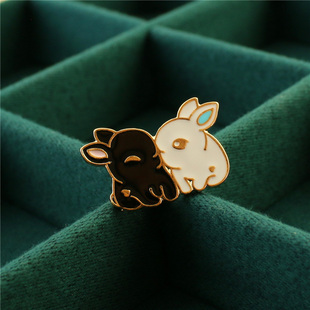 日韩简约风可爱黑白兔子亲吻胸针卡哇伊动物别针情侣胸花佩戴