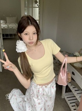 辣妹黄色U领多巴胺短袖正肩T恤女夏纯欲修身显瘦内搭打底短款上衣