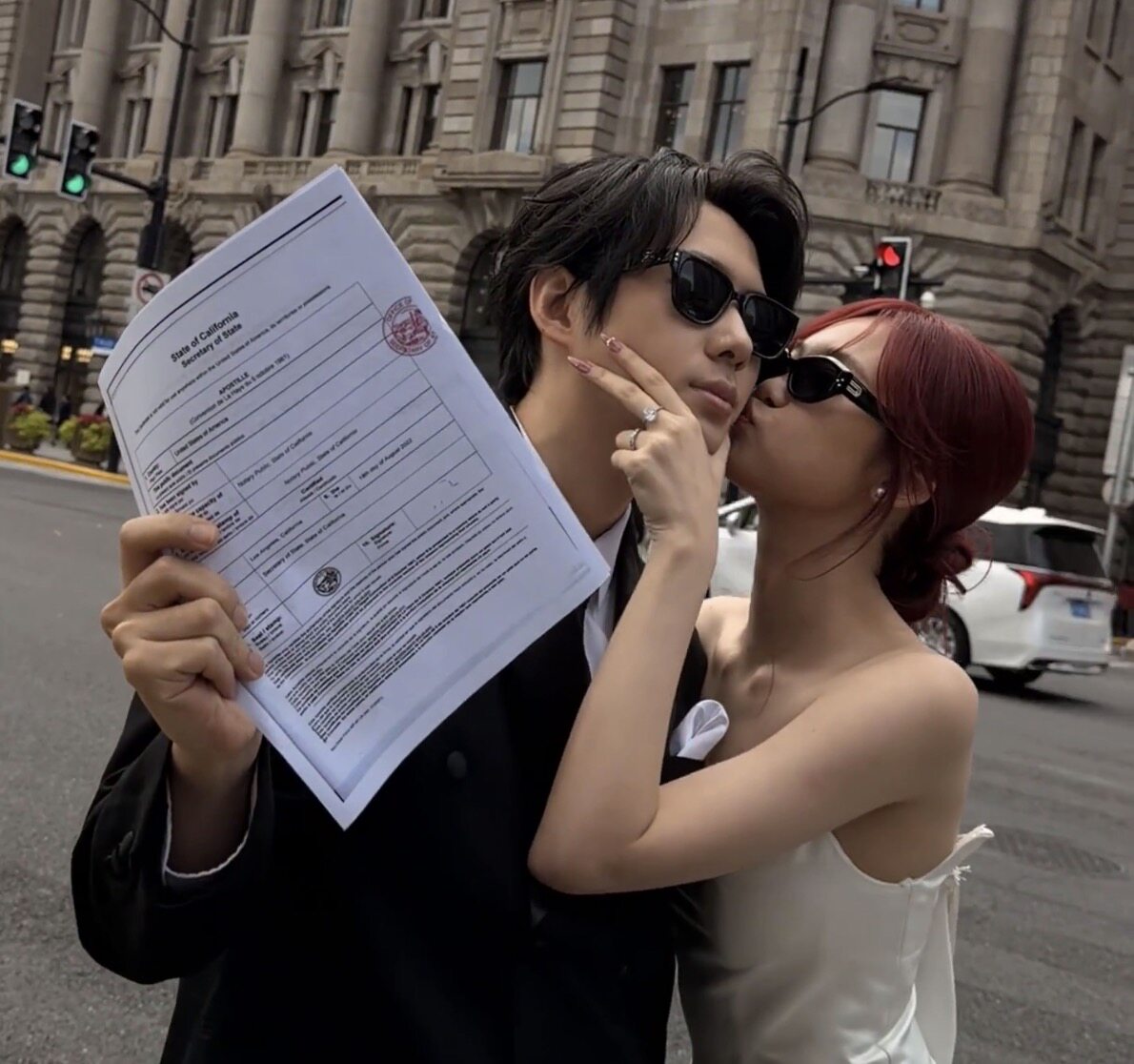 new影楼摄影新娘美式婚纱照拍照道具领证结婚证仿真结婚证道具