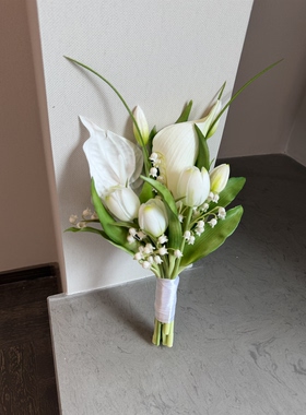 new新娘白色订婚手捧花森系简约婚礼郁金香花束影楼铃兰花领证hot