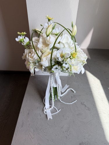 new韩系白色仿真花珍珠玫瑰手捧订婚结婚仿真花球形婚纱摄影道具