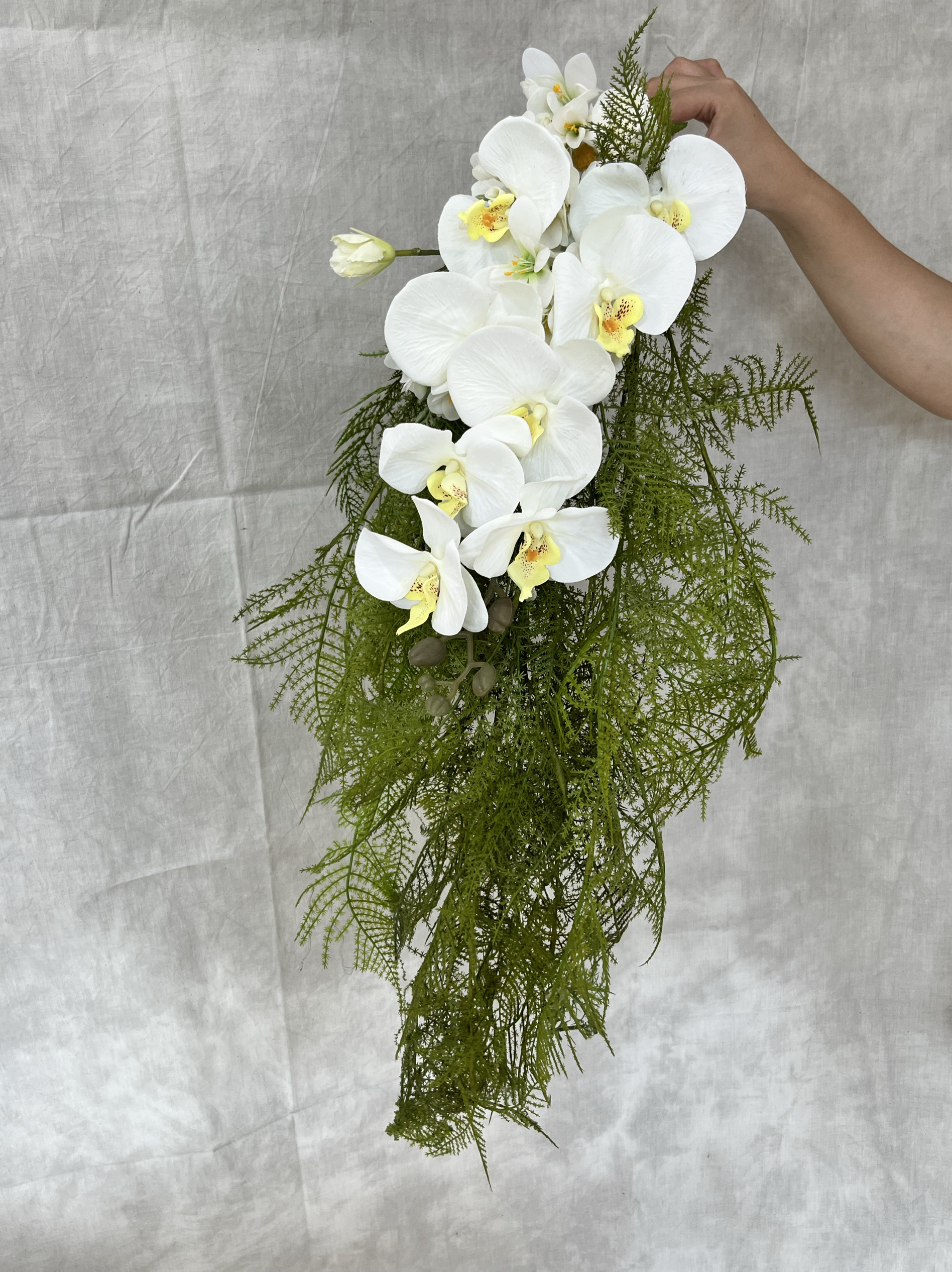 园林瀑布手捧花仿真花白色蝴蝶兰婚礼新娘手捧花结婚装饰假花婚庆