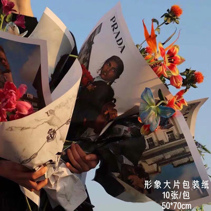 时尚人物杂志海报 婚纱照摄影道具 影楼主题大牌写真街拍网红报纸