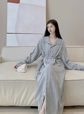 澜妤儿 闲适美展秋波蓝碗袖肌理微皱风衣