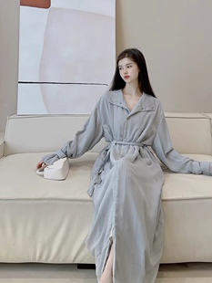 澜妤儿 闲适美展秋波蓝碗袖肌理微皱风衣