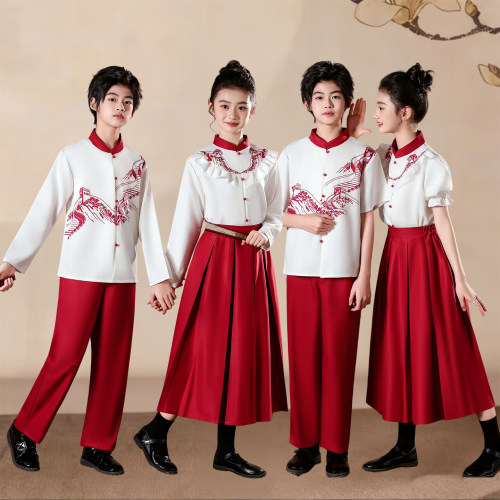 红色中国风小学生合唱朗诵演出服
