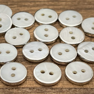 天然珍珠河贝壳两眼扣高档衬衣开衫裙子银边贝壳衬衣小纽扣手缝扣