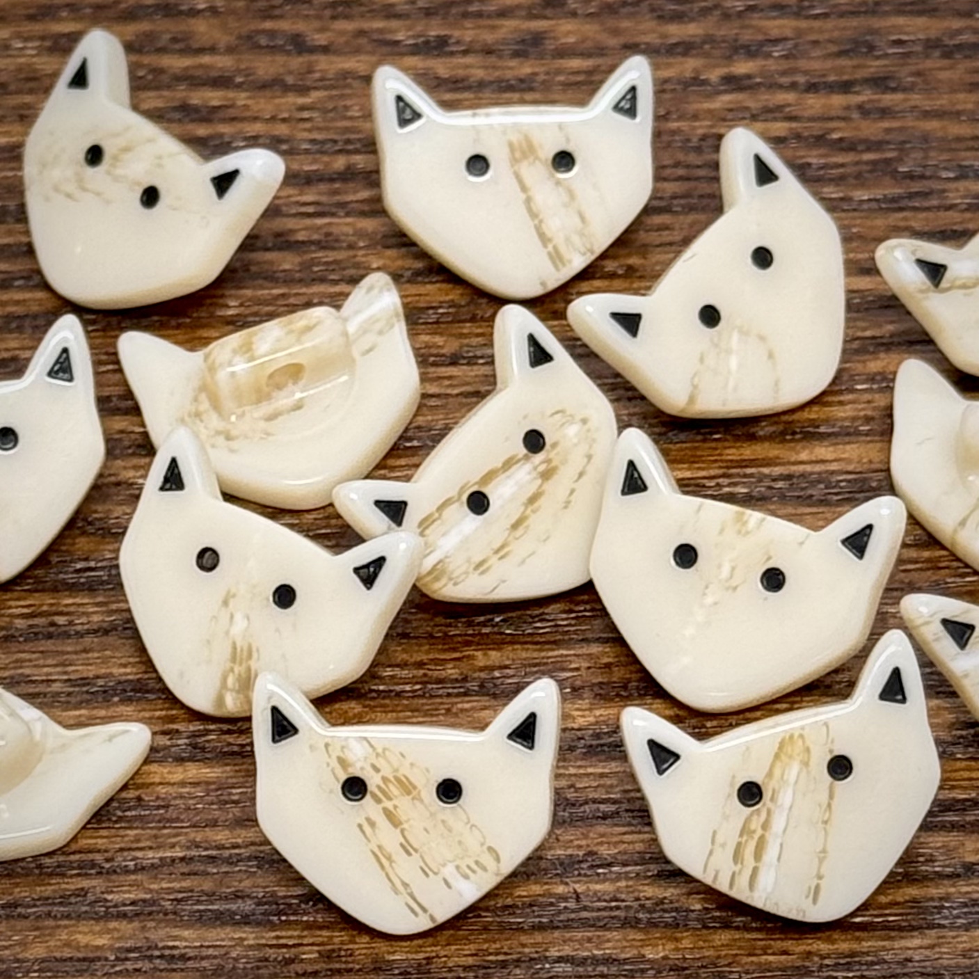狐狸形带脚纽扣简约花纹填黑漆树脂钮扣儿童手工DIY材料包装饰品