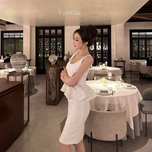 SX善喜白甲收腰T2510275伞摆马背心色上衣女高腰修身包套臀短裙高