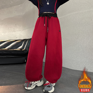 女童红色加绒阔腿卫裤2025秋冬新款中大童女孩运动裤保暖弯刀裤子