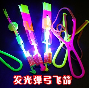 大号红蓝灯双闪发光弹弓飞箭夜光飞碟弹射小飞箭儿童玩具厂家地摊