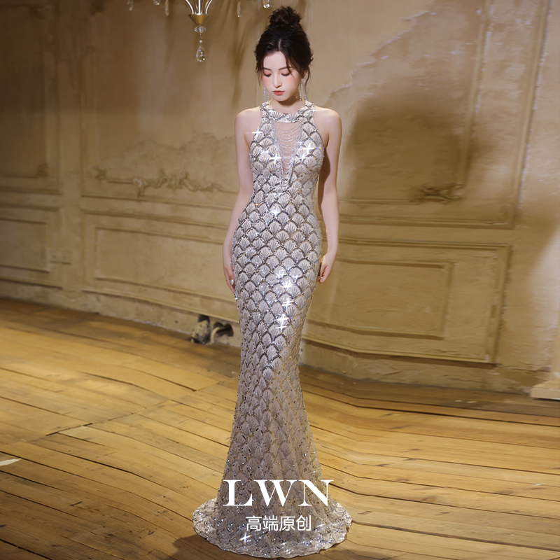 高级感晚礼服女秋季宴会挂脖亮片法式气质轻奢名媛修身鱼尾连衣裙