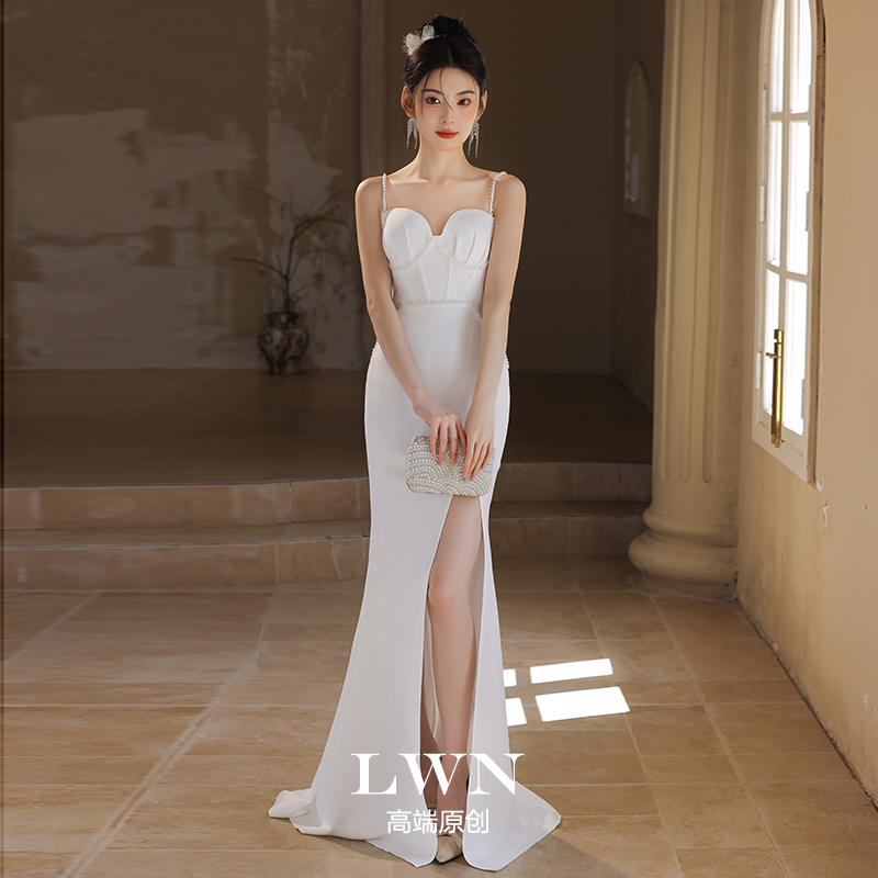 白色宴会晚礼服女2025新款设计感奢华大牌鱼尾修身法式高级感吊带