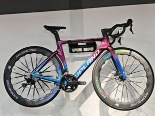 老刘只懂车25款UPLAND阿普兰r70炫彩碳纤维公路车KOMCAS碳轮碳条