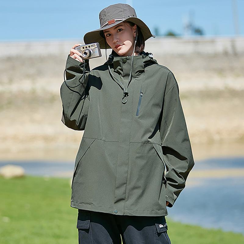 户外冲锋衣女款春秋季2024年新款潮牌大码宽松初秋防水登山服外套