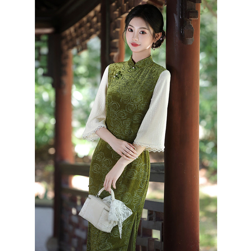 2026秋季新中式清冷风绿色倒大袖旗袍年轻款感花朵复古连衣裙女冬