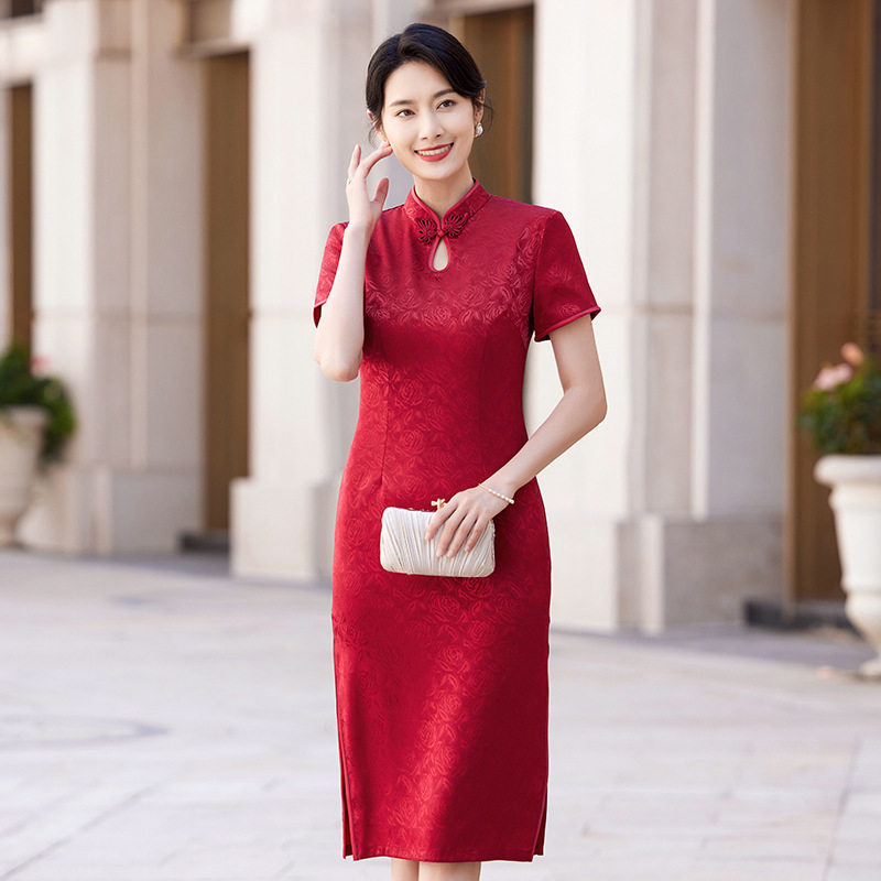 2026年夏季新款改良酒红喜婆婆旗袍复古中式妈妈装素雅显瘦日常女