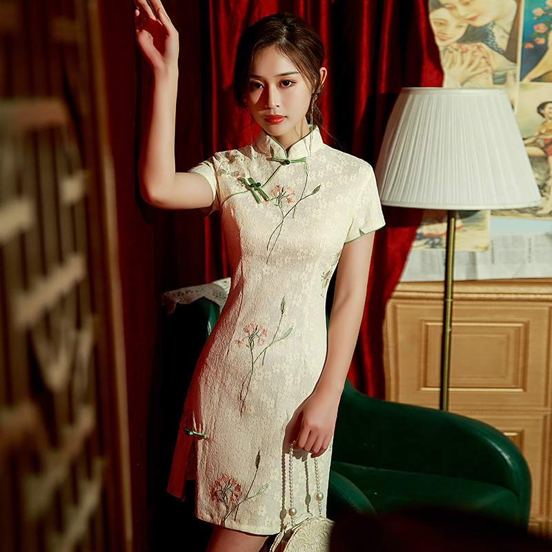 蕾丝短款旗袍2025新款年轻款女中式日常复古修身小个子连衣裙礼服