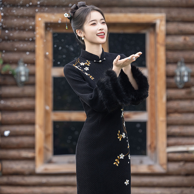 2025秋冬新款旗袍黑色刺绣长款修身女装长袖加绒加厚修身显瘦礼服