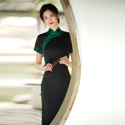 2026年早春新款中国风龟纹香云纱重工侧八扣素色长款旗袍连衣裙