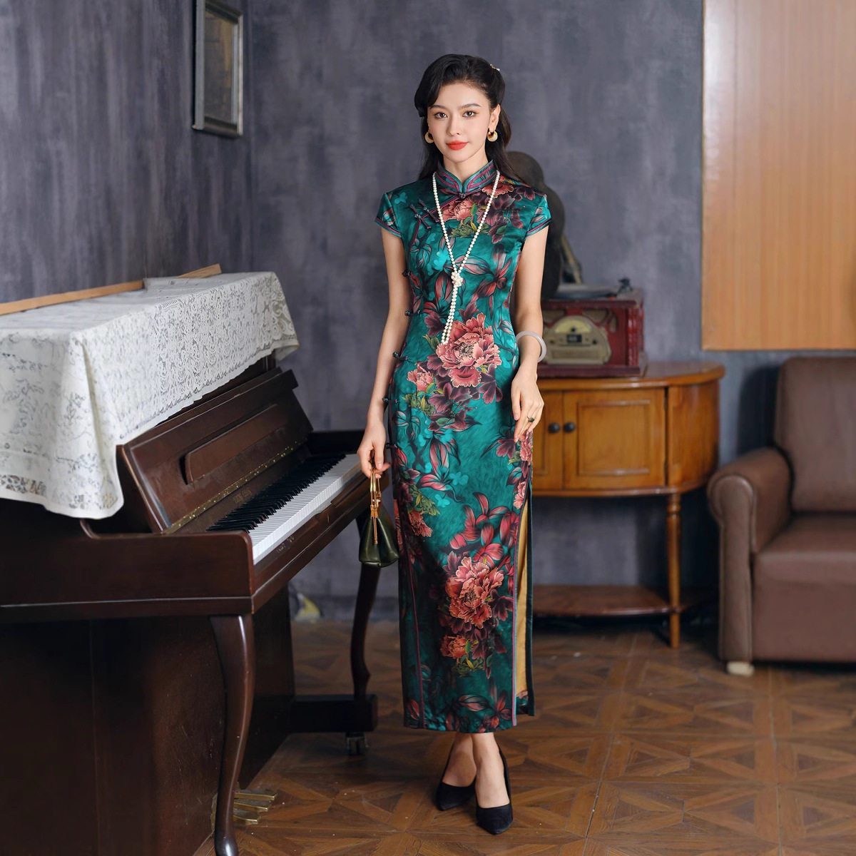 高级绿色感桑蚕丝旗袍真丝旗袍改良妈妈裙女复古高端2026夏礼服