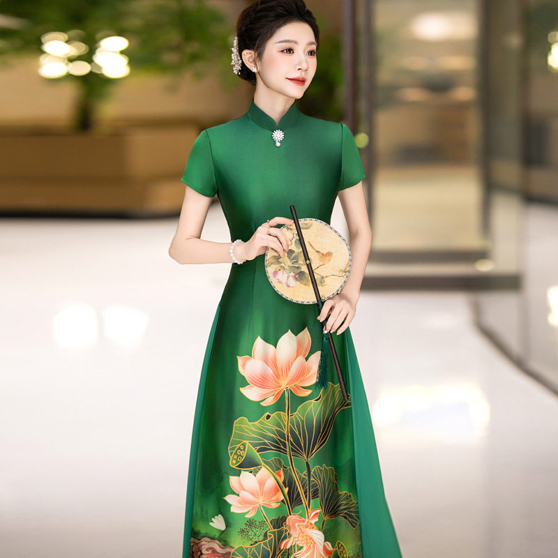 气质新款旗袍中国风绿色改良立领短袖长款礼服舞台走秀演出连衣裙