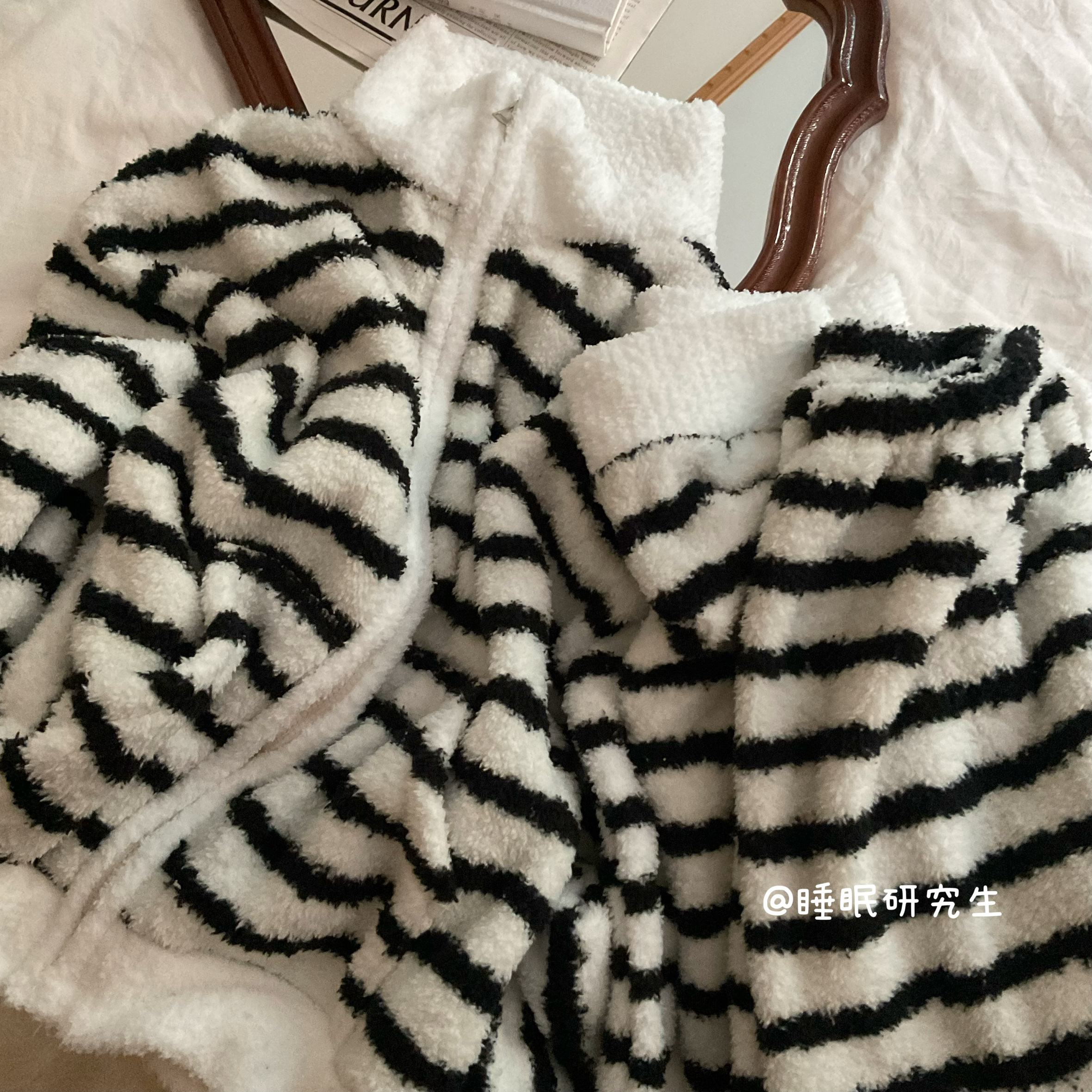 【派派小姐】秋冬季女睡衣两件套珊瑚绒拉链简约条纹家居服套装