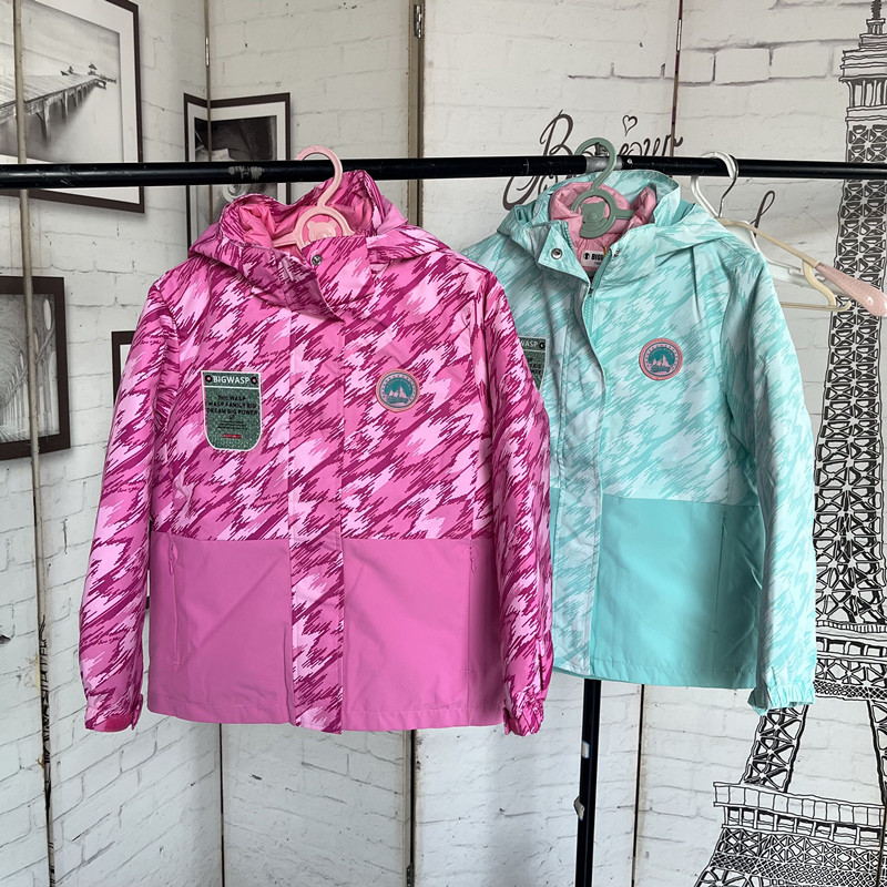 撤柜女童三合一两件套冲锋衣