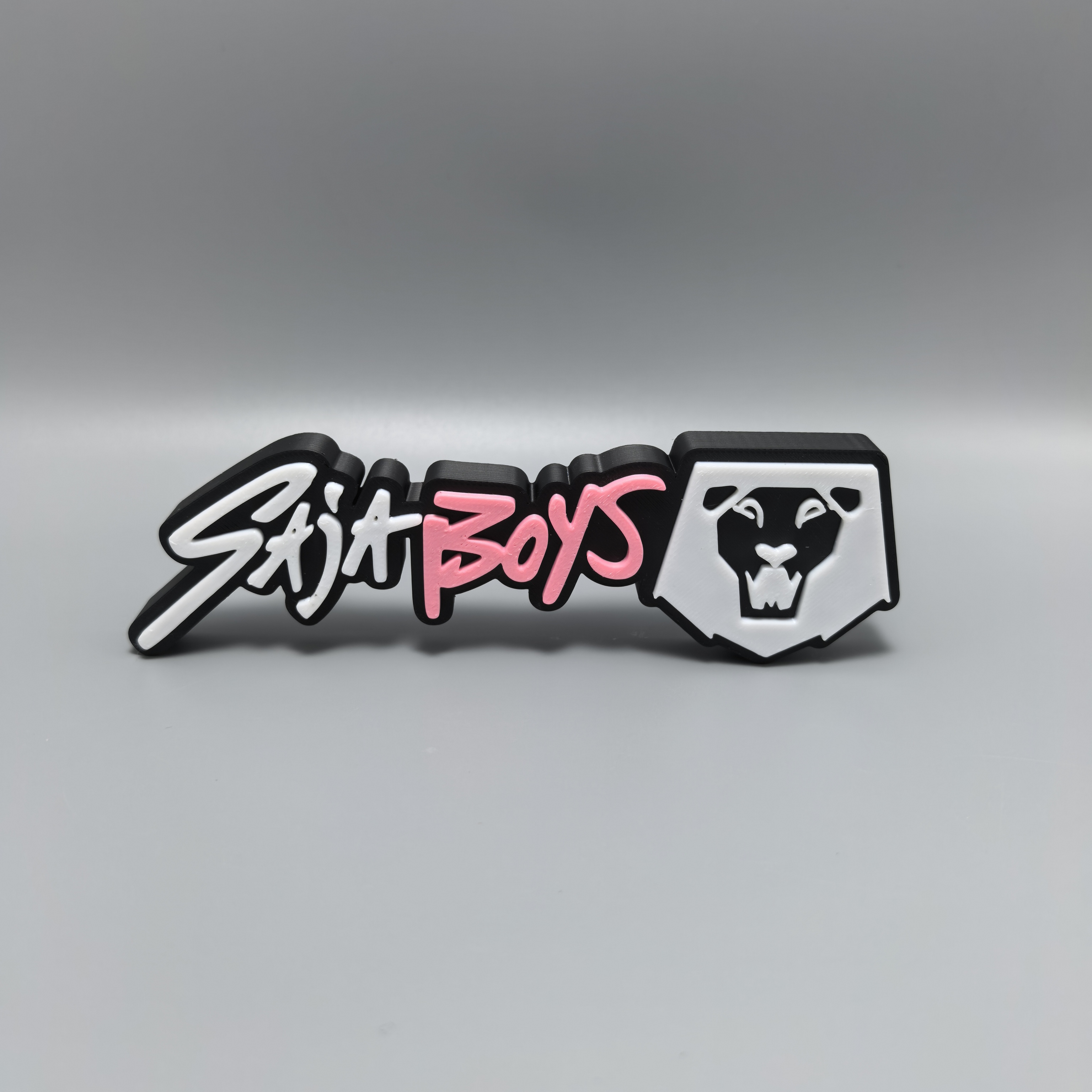 猎魔女团立牌摆件沙加铭牌