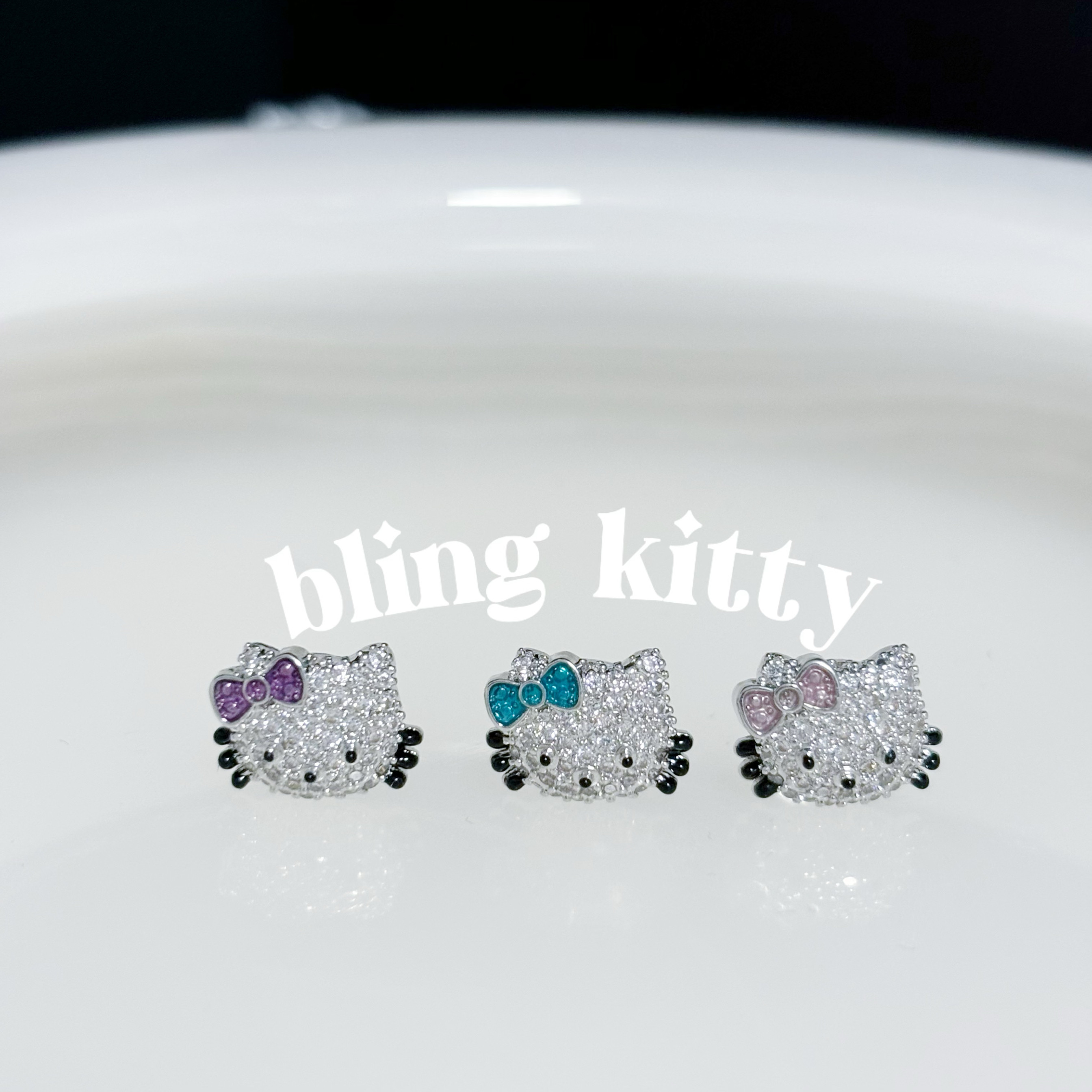 爆闪凯蒂｜KT爆闪凯蒂猫满钻F136钛合金耳钉男女辣妹网红纯银y2k